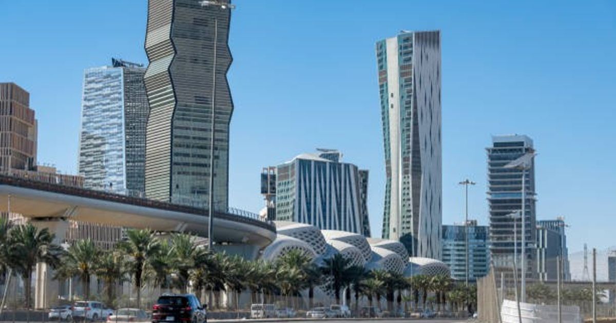 عاجل. الاقتصاد السعودي ينكمش 4.8% بالربع الثاني 2026 على أساس سنوي وسط صمود الأنشطة غير النفطية. تابعوا الشرق بلومبرغ للمزيد 