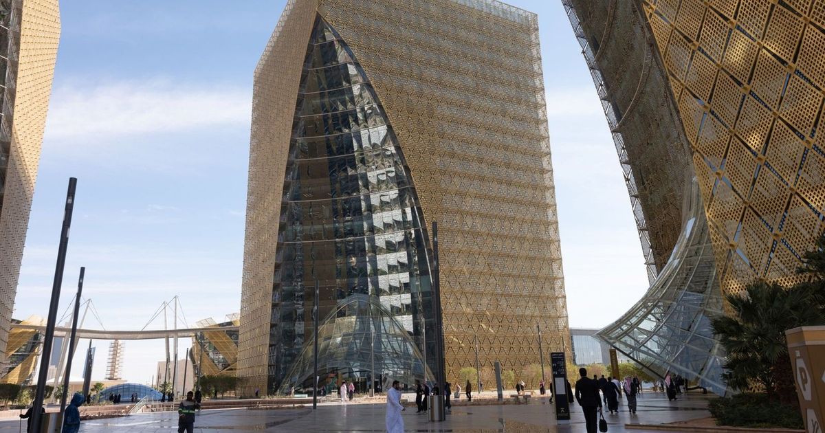 السعودية تستهدف توسيع سوق الدين لتمويل مشاريعها العملاقة
