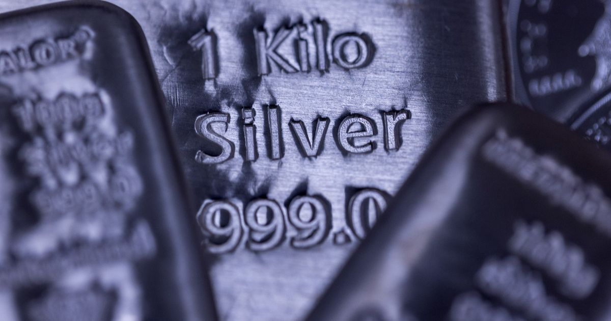 تحذير من خسائر كبيرة لمستثمري الفضة بعد قفزات أسعار المعدن