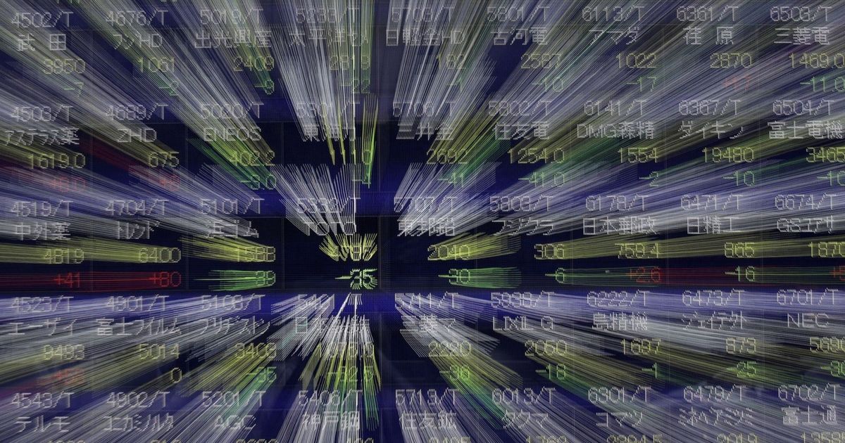 الأسهم تحافظ على مكاسبها قرب مستويات قياسية وسط ترقب لقرارات البنوك المركزية