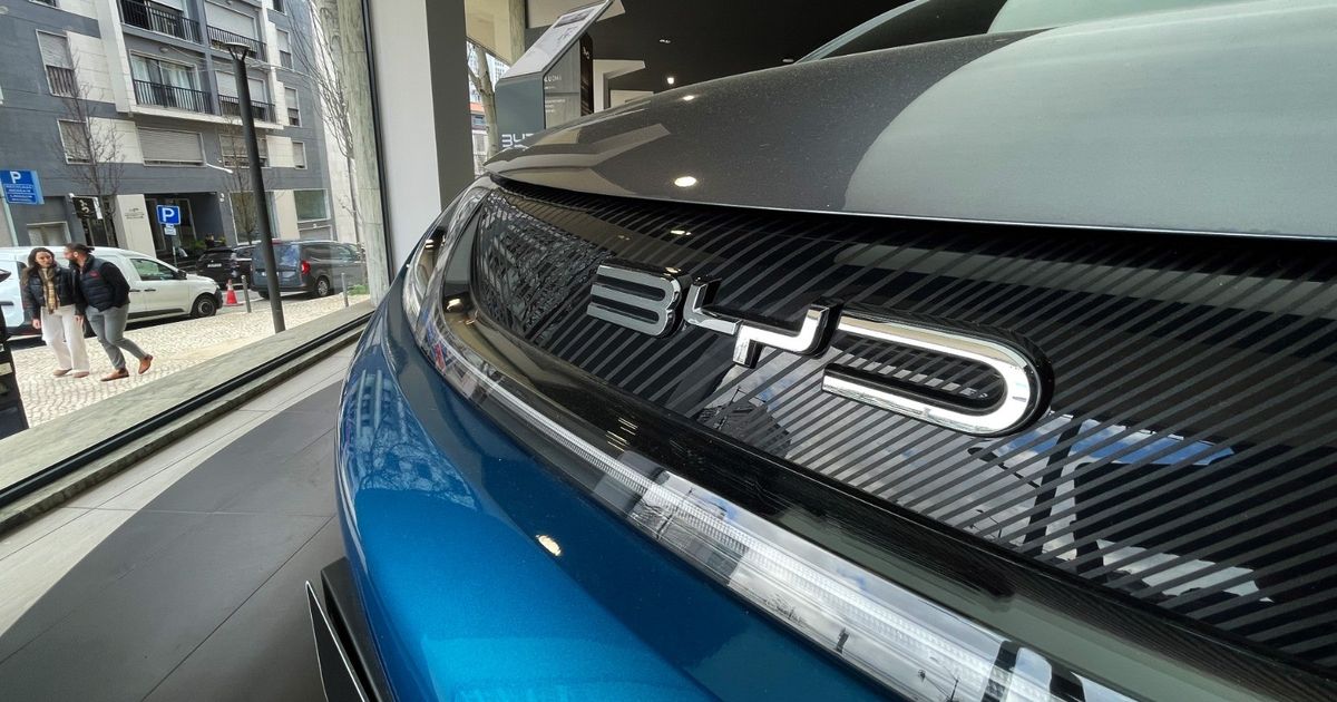 "BYD" تخطط لبناء شواحن سيارات كهربائية فائقة السرعة في السعودية والإمارات