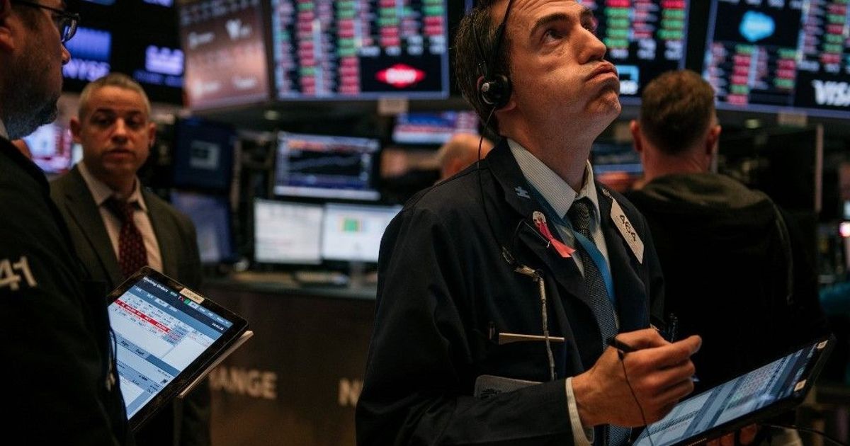 أسواق الأسهم تتراجع مع إغلاق أميركي قد يعطل تقرير الوظائف