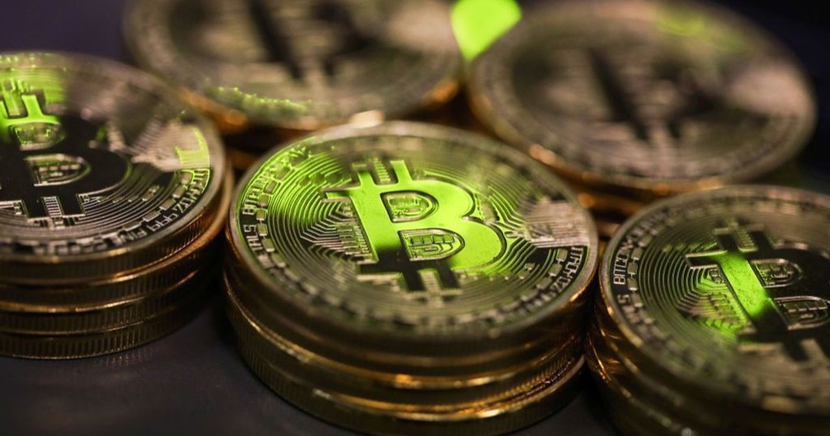 سعر "بتكوين" يقترب من أعلى مستوياته على الإطلاق