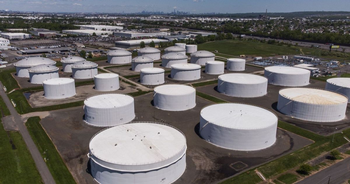 أسعار النفط تواصل ارتفاعها بدعم من التوترات الجيوسياسية