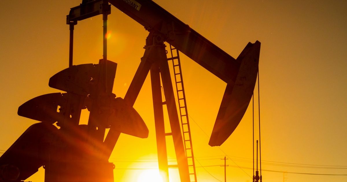 أسعار النفط تتراجع وسط تقدم محادثات إنهاء حرب أوكرانيا