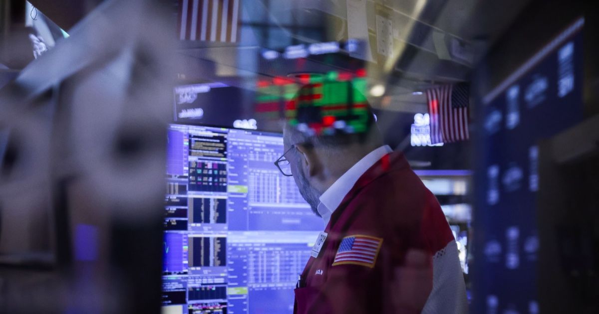 الأسهم الأميركية تقترب من مستوى قياسي بنهاية 2025