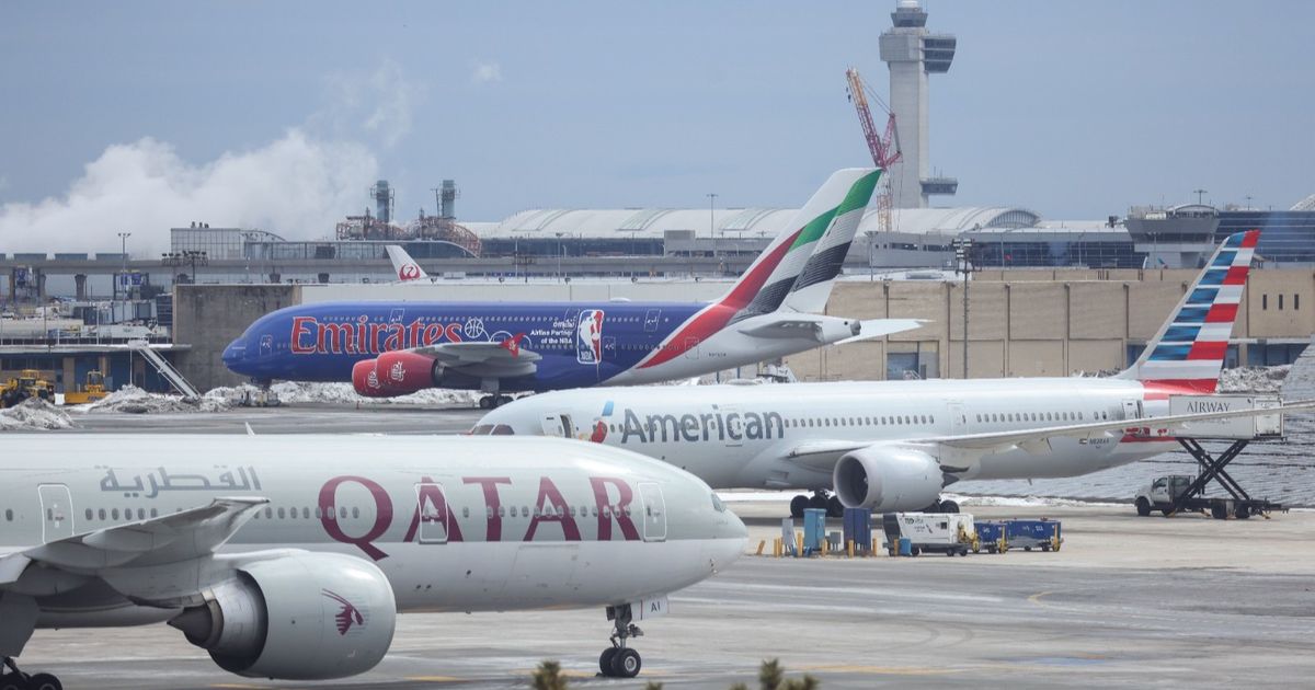المطارات وشركات الطيران المتضررة من الصراع الأميركي الإيراني 