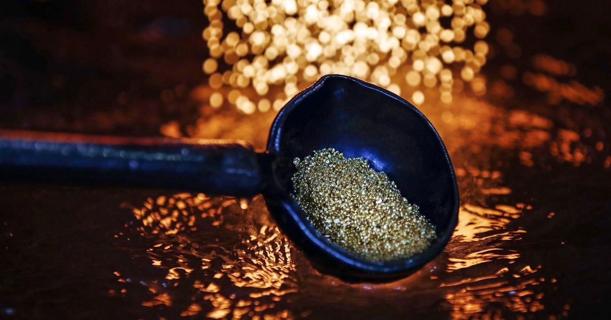 احتياطي ذهب لدعم عملتها المستقرة يجعل "تيذر" حديث الساعة 