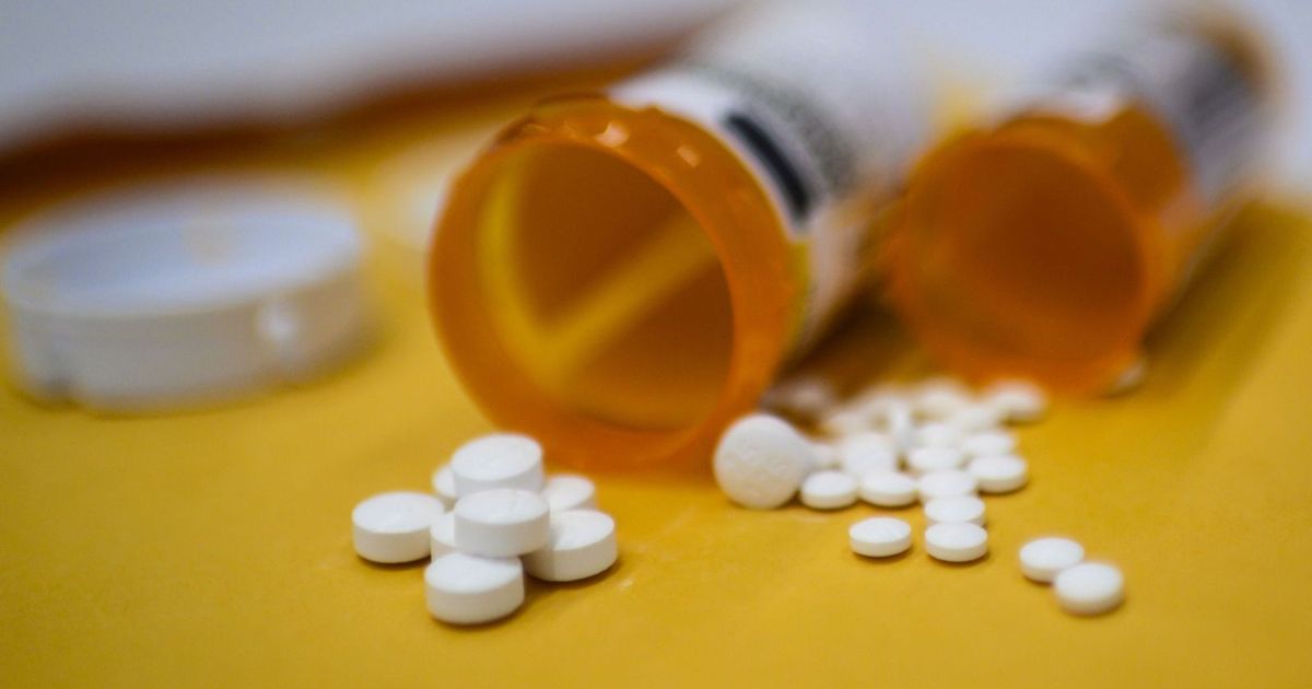 قطاع الأدوية السعودي يتماسك رغم التراجع.. واحتمال الصعود غير مستبعد 