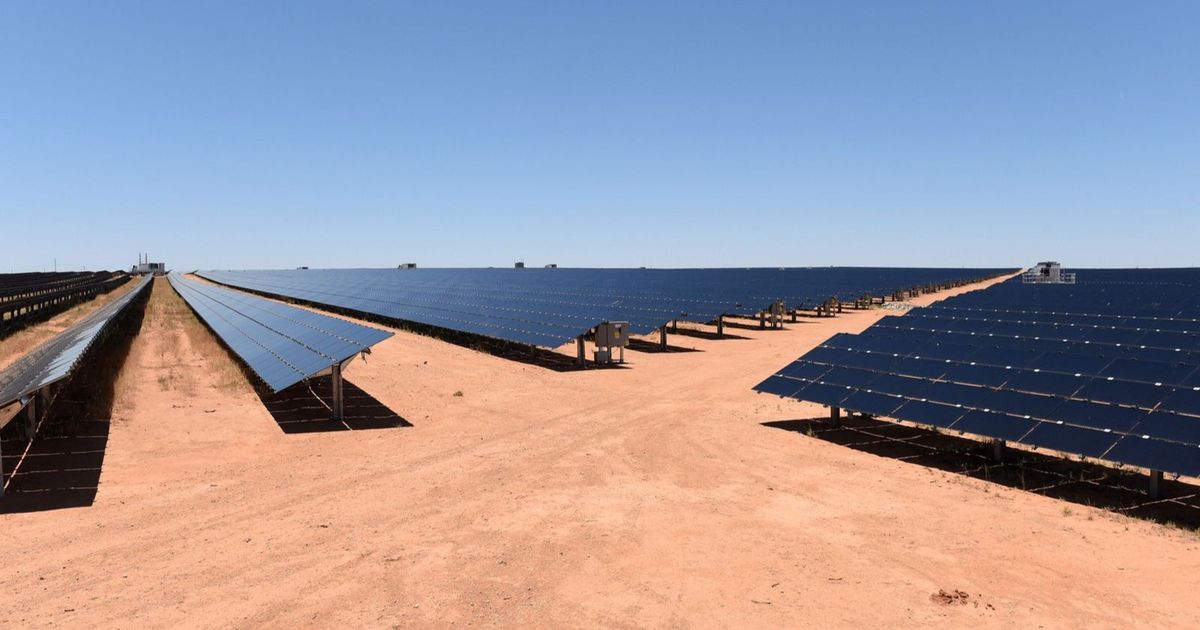 مصر تستعد لإضافة 1000 ميغاواط طاقة شمسية لشبكة الكهرباء قبل صيف 2026