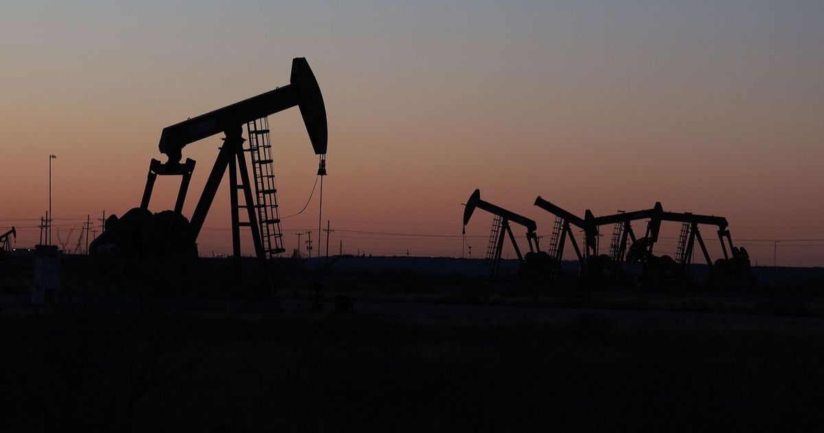 Oil prices halt decline as US inventories shrink