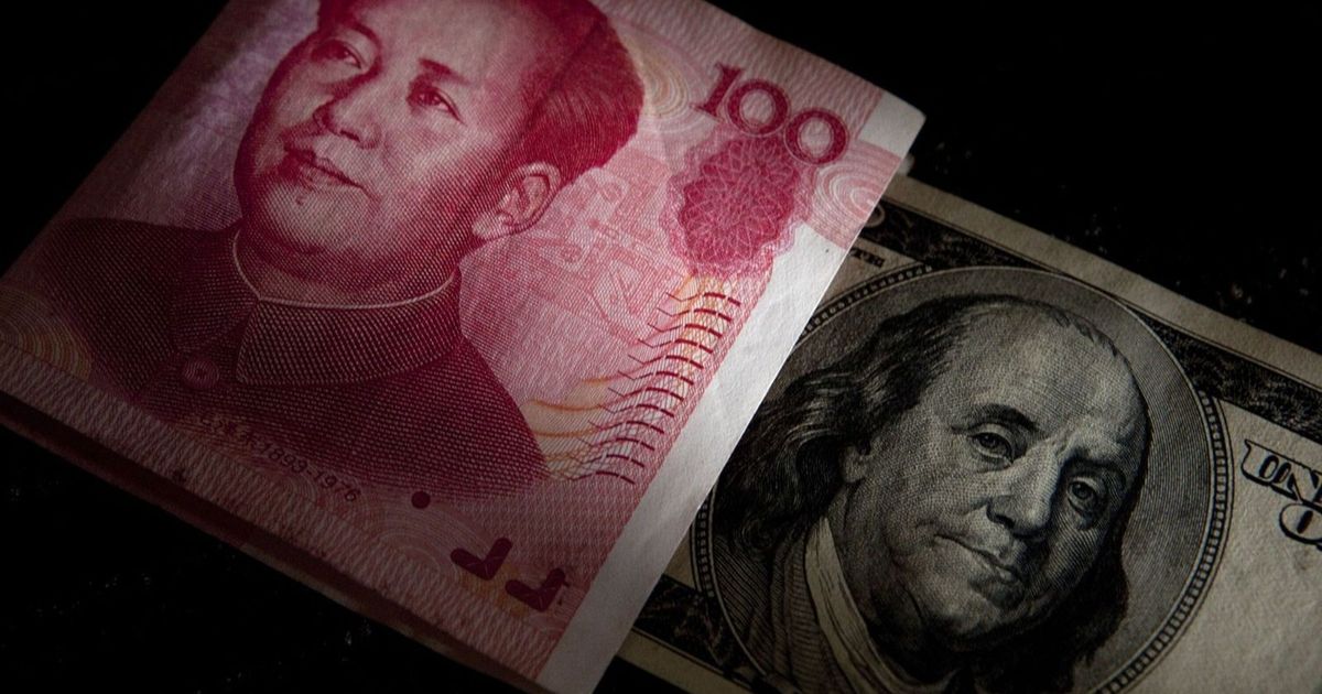 اليوان يتجاوز 7 مقابل الدولار وسط تساهل المركزي مع صعود العملة 