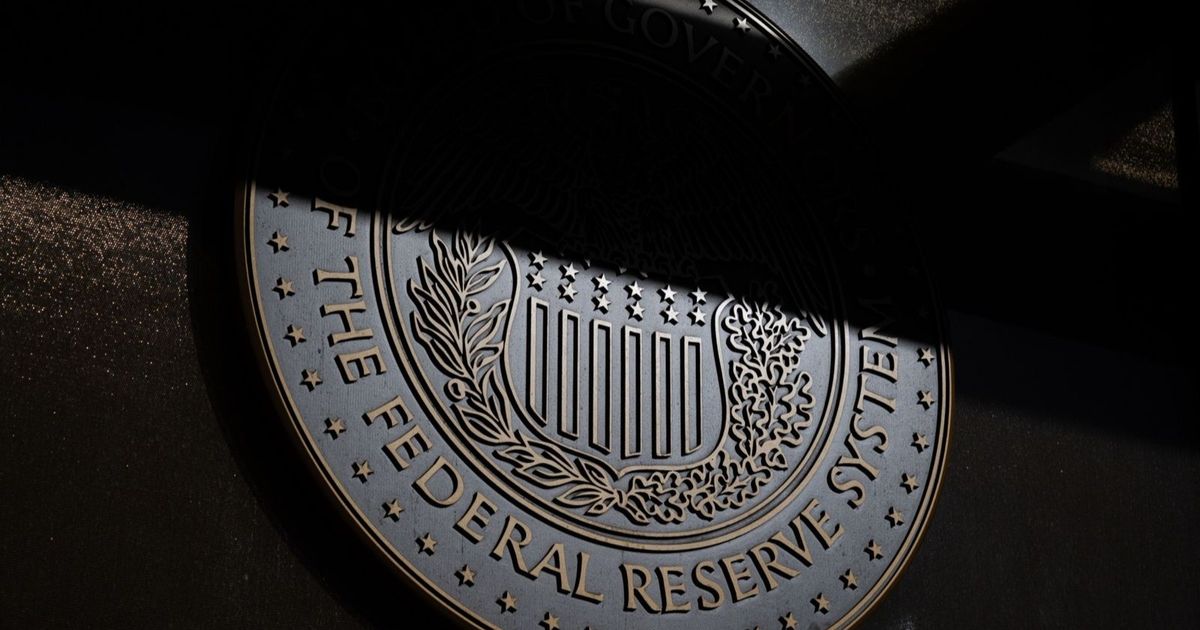 هل يذكركم شراء البنوك للتأمين ضد الخسائر بعام 2008؟ 