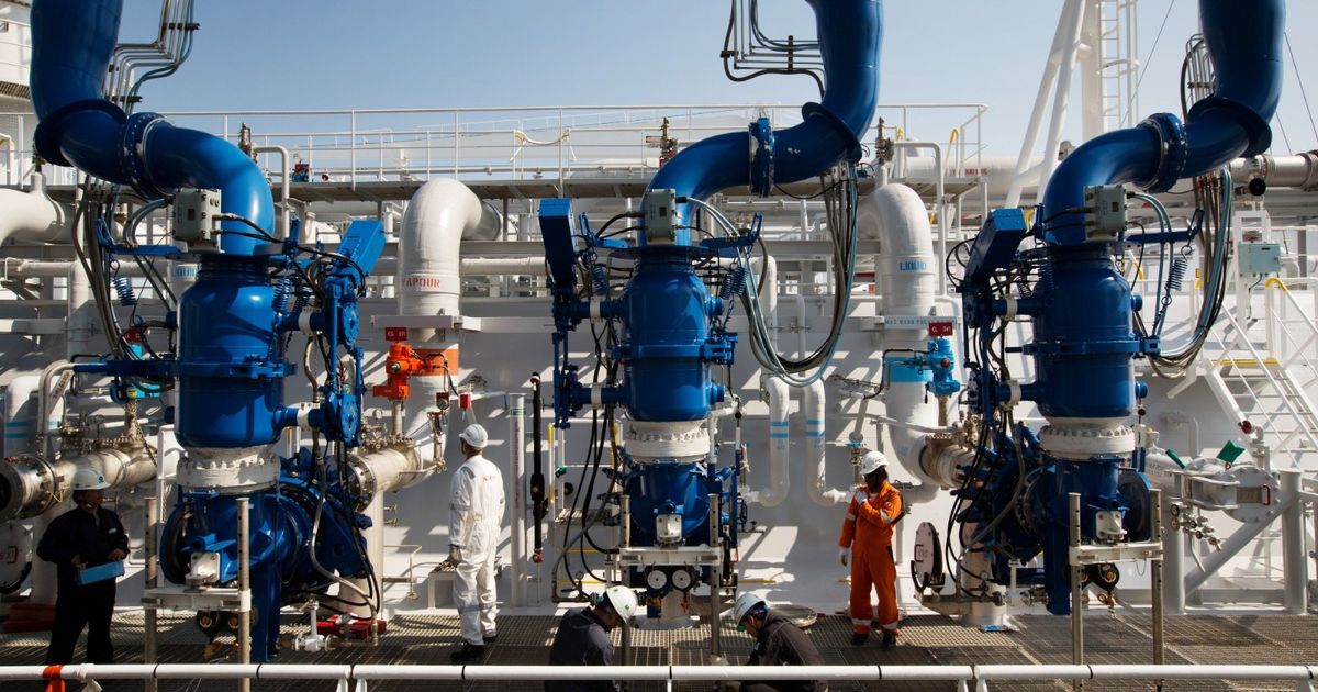 توتر سوق الغاز يدفع المشترين الآسيويين للترقب مع تعطل قطر 