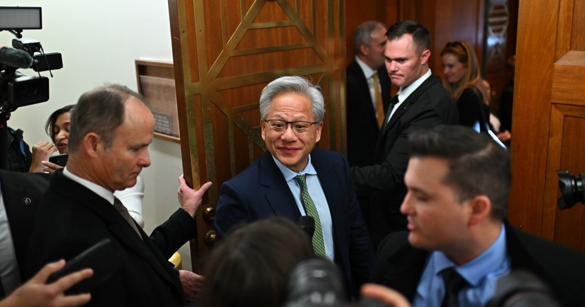 ساكس: الصين ترفض رقائق "إنفيديا H200" وتدعم شرائحها المحلية 