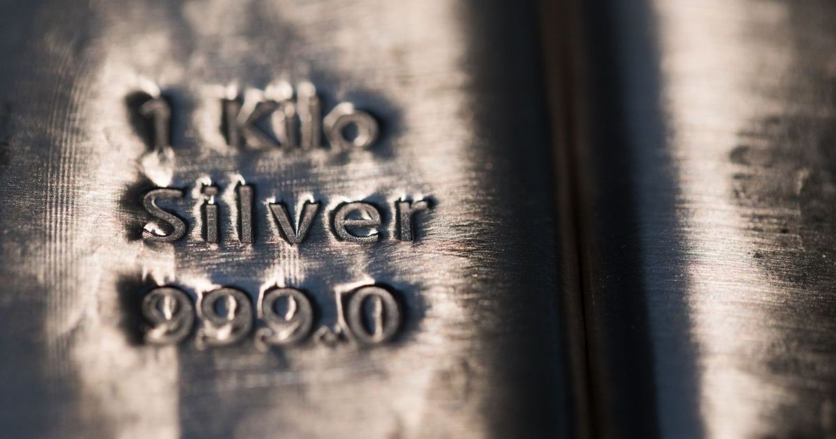 Silver Prices Surge: Geopolitical Tensions Drive Record Highs - News Directory 3