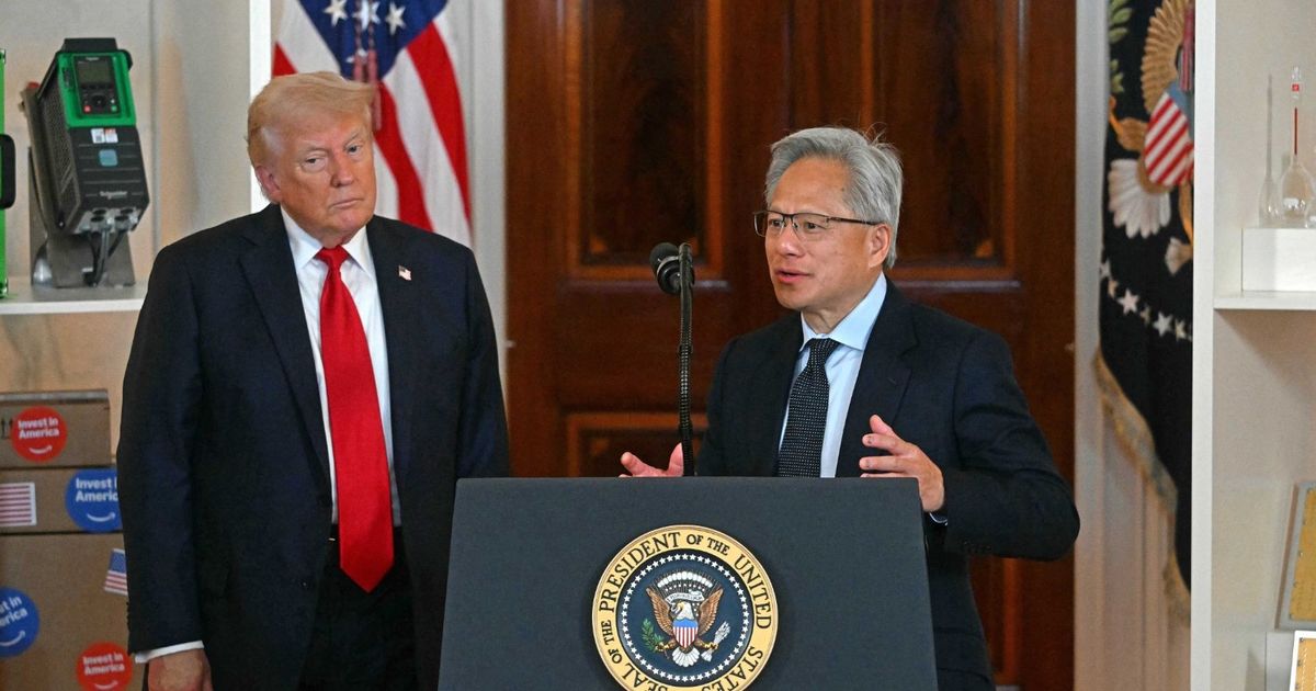 إدارة ترمب تفتح الباب أمام تصدير رقائق "إنفيديا" متطورة إلى الصين 