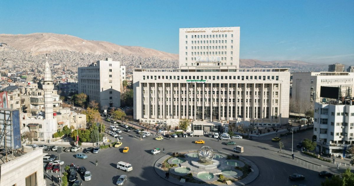 المركزي السوري يمنح البنوك 6 أشهر لتقديم خطط لتغطية خسائرها في لبنان