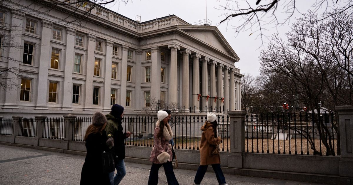 ماذا تفعل واشنطن إذا ترك المستثمرون السندات ليشتروا الذهب؟ 