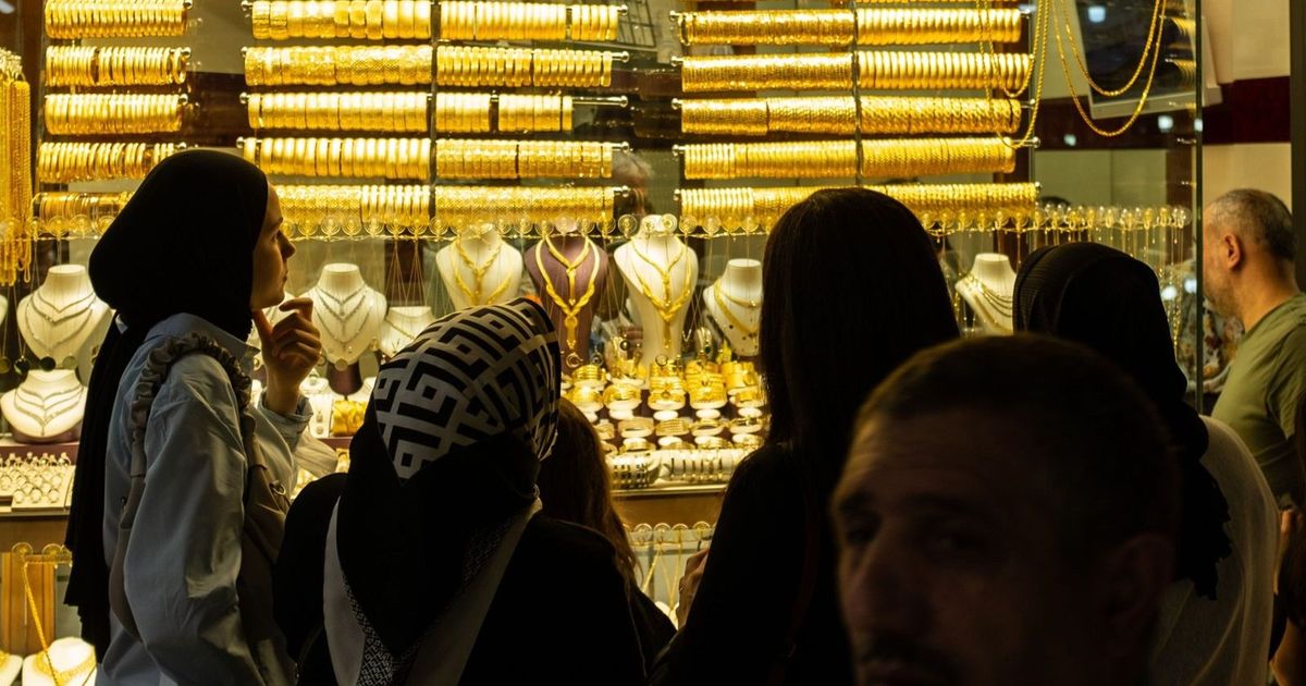لماذا يعد الذهب الملاذ الآمن الأول.. وماذا يمكن أن يوقف صعوده؟
