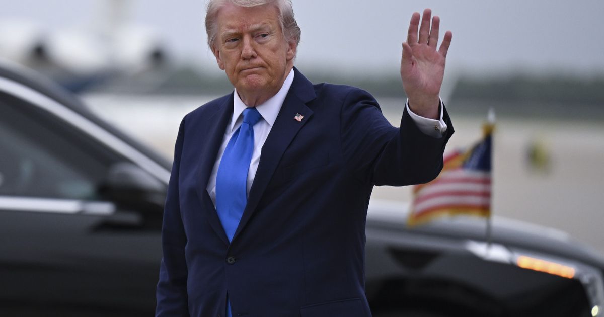 رغم حديثه التشجيعي عن الكريبتو.. عملة ترمب الميمية تهبط 14% 