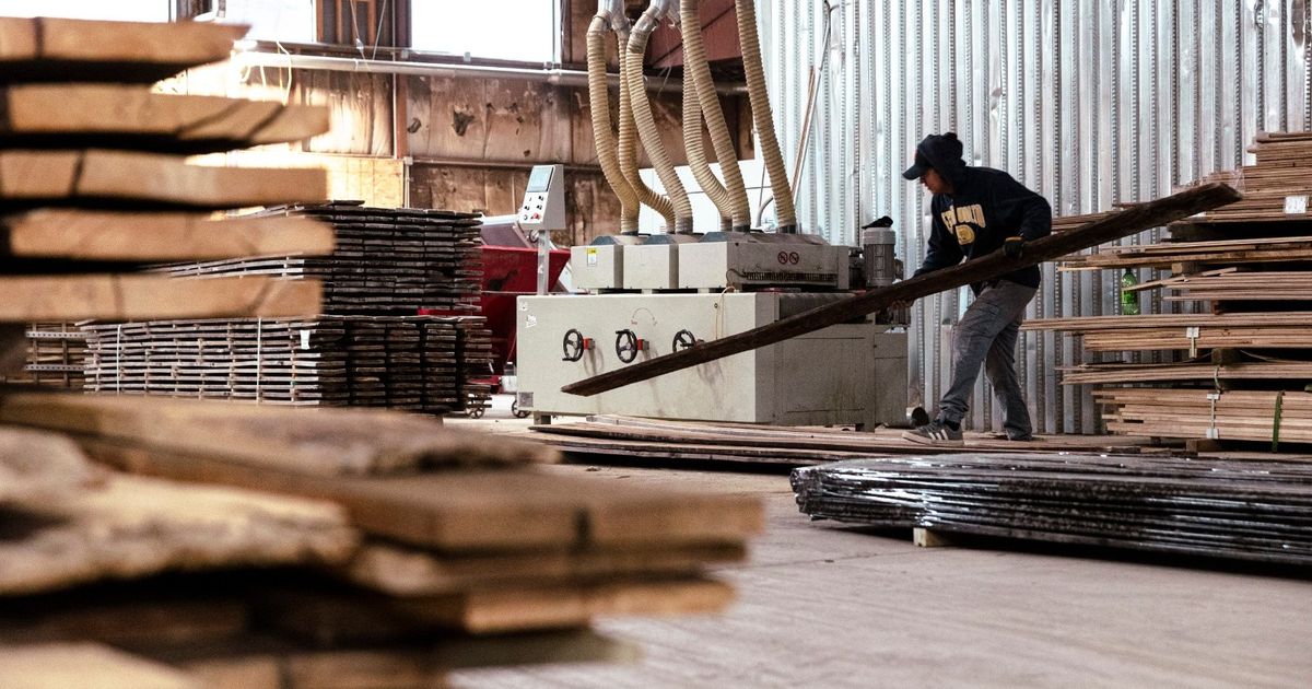 وول ستريت تبلغ قمة جديدة بدعم من بيانات أسعار المنتجين