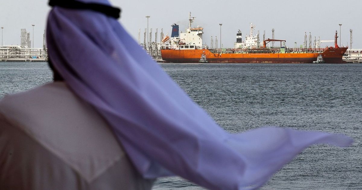 تراجع سوق النفط في الشرق الأوسط يفاقم مؤشرات الضعف عالمياً