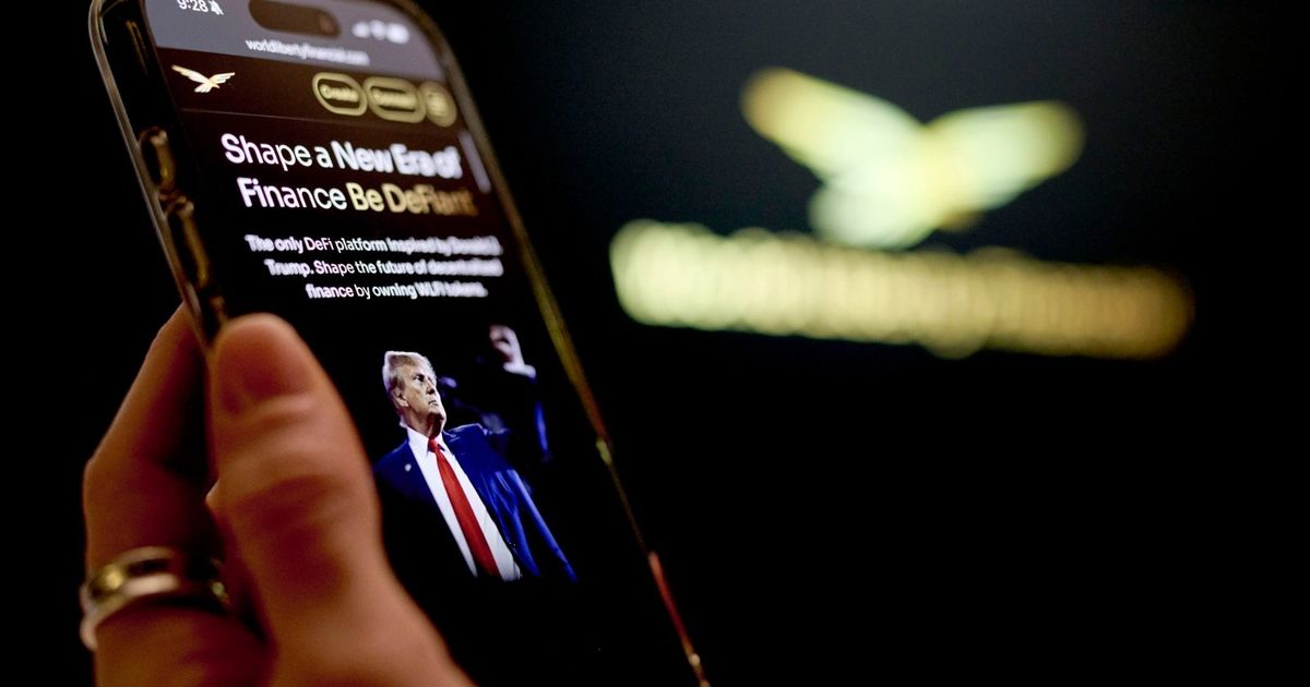 ″وورلد ليبرتي”.. عملة ترمب المشفرة تقترب من الإدراج في منصات كبرى