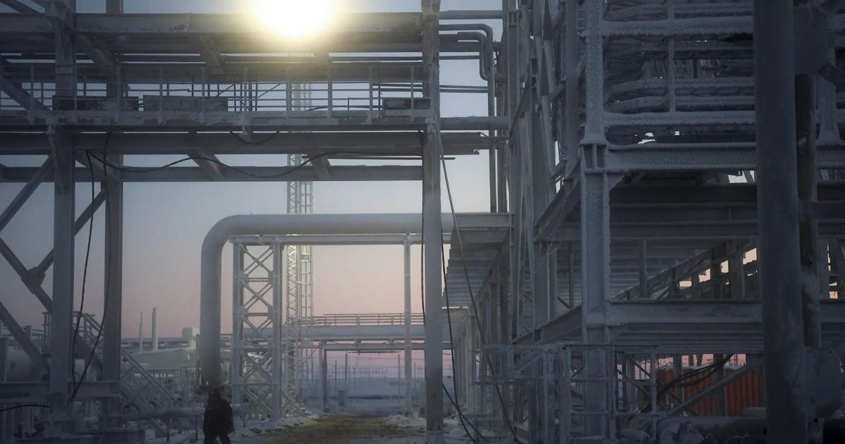 روسيا تعتمد على ناقلة وحيدة لاستمرار تصدير الغاز المعاقب من القطب الشمالي