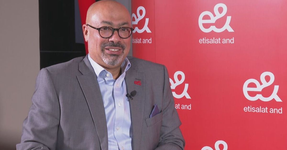 حاتم دويدار يتنحى عن منصبه كرئيس تنفيذي لمجموعة "&e" 