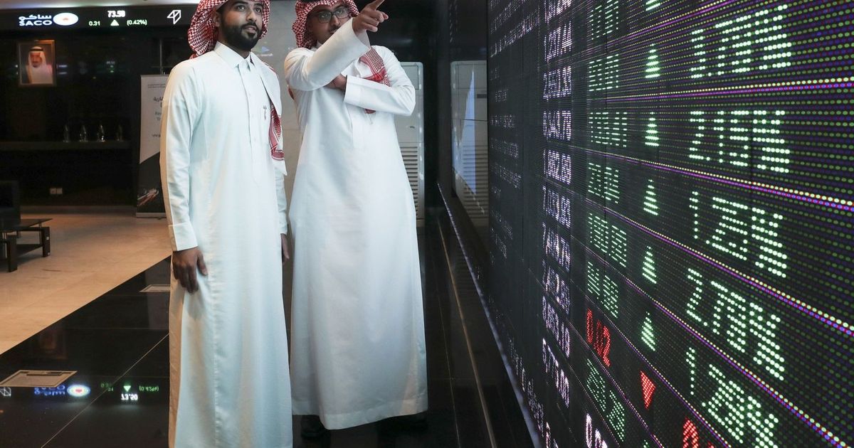 بورصة السعودية تتجه لخسارة شهرية تتجاوز 4% في فبراير 