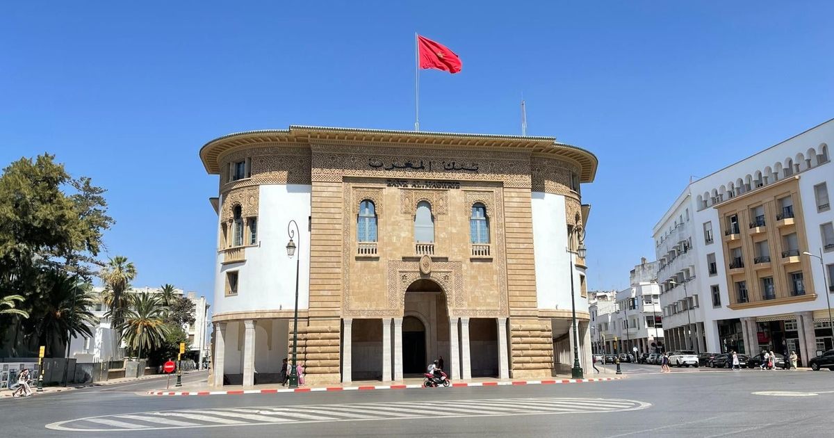 المغرب يبقي الفائدة دون تغيير وسط ضعف سوق العمل والتداعيات الخارجية
