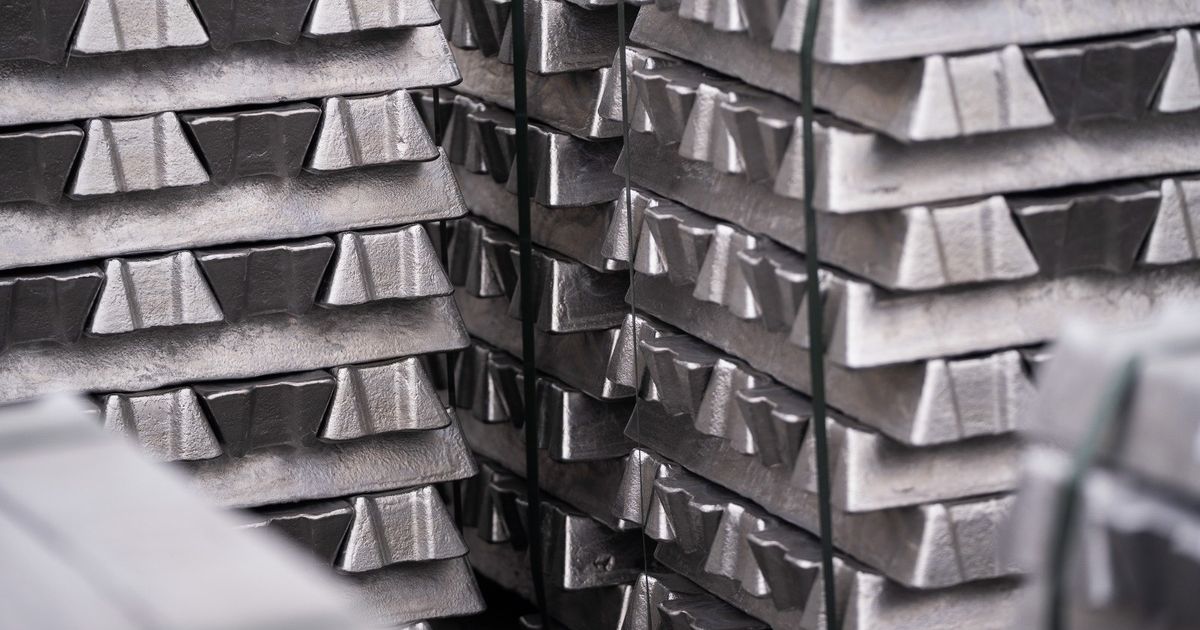 سعر طن الألمنيوم يتخطى 3000 دولار.. والصعود يمتد إلى النحاس والحديد