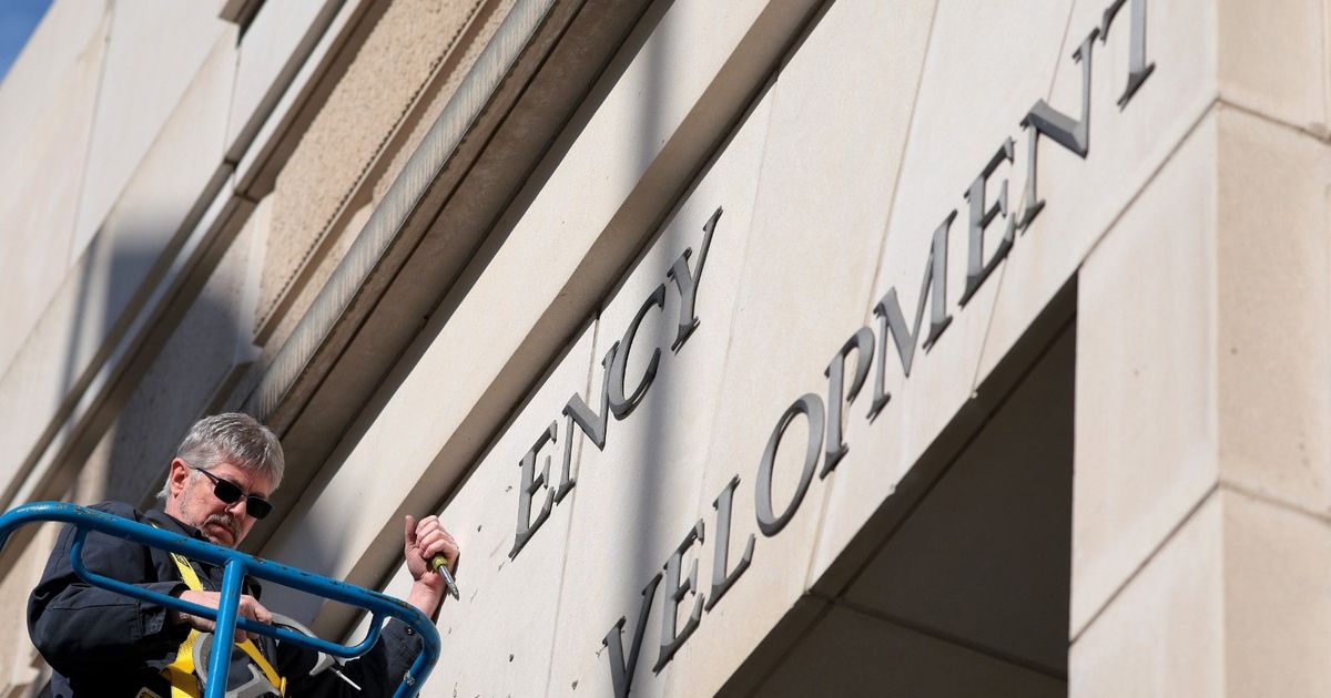 أميركا ودول أخرى تخاطر بحياة الملايين جرّاء خفض المساعدات 