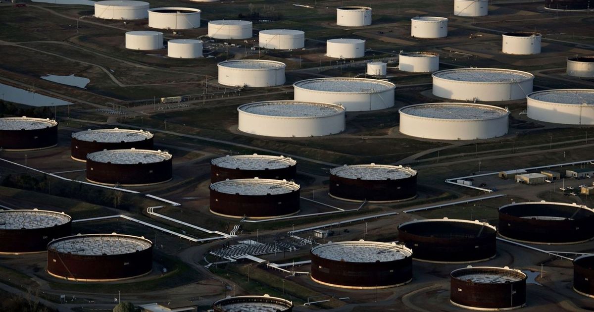 Photo: الشرق بلومبرغ Brent Crude Dips as Washington Relaxes Russian Energy Sanctions