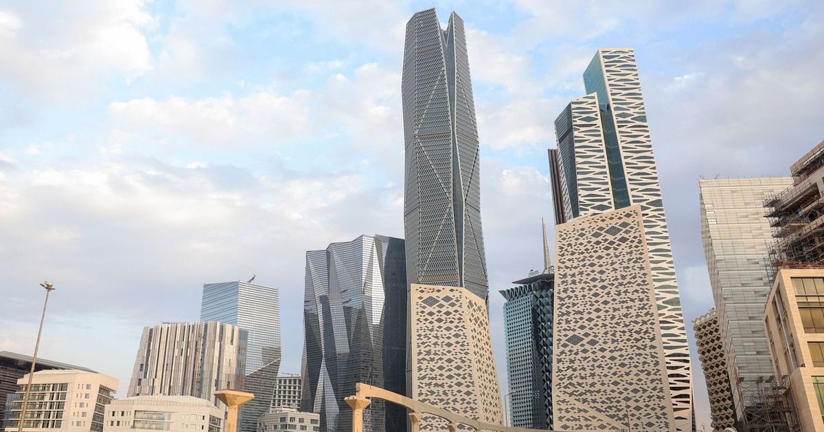 السعودية تدخل 2027 بعجز أقل.. وتخطط لزيادة الإنفاق في 2028