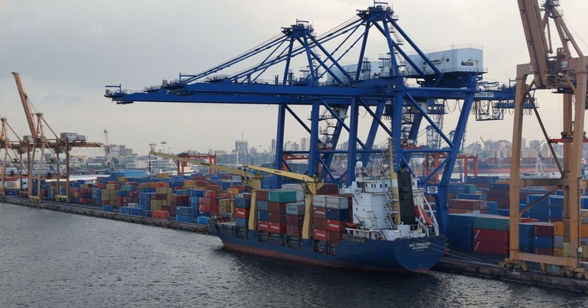 موانئ أبوظبي تتطلع للسيطرة على الإسكندرية لتداول الحاويات والبضائع 