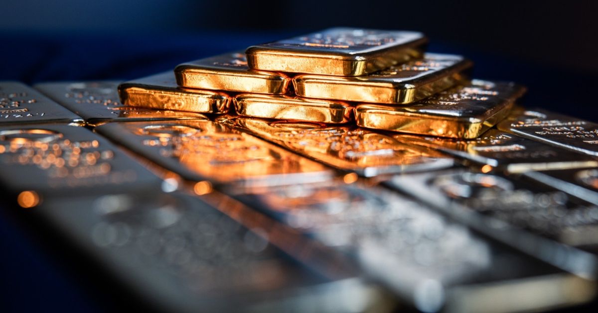 الذهب يستقر بعد ذروة قياسية بدعم رهانات خفض الفائدة ومخاوف الدين