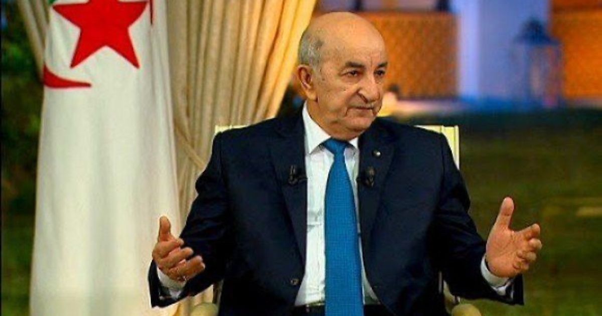 الجزائر تشكل حكومة جديدة وتستحدث وزارة للطاقة المتجددة
