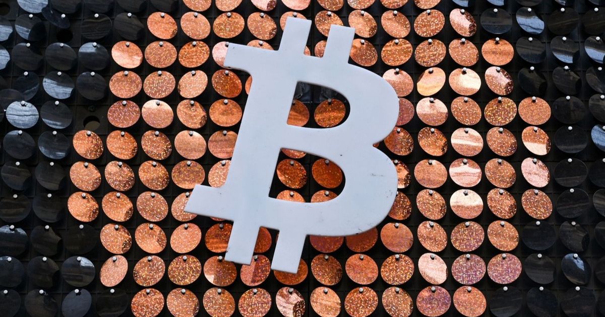 بتكوين تقفز فوق 105 آلاف دولار بعد خفض الرسوم بين أميركا والصين