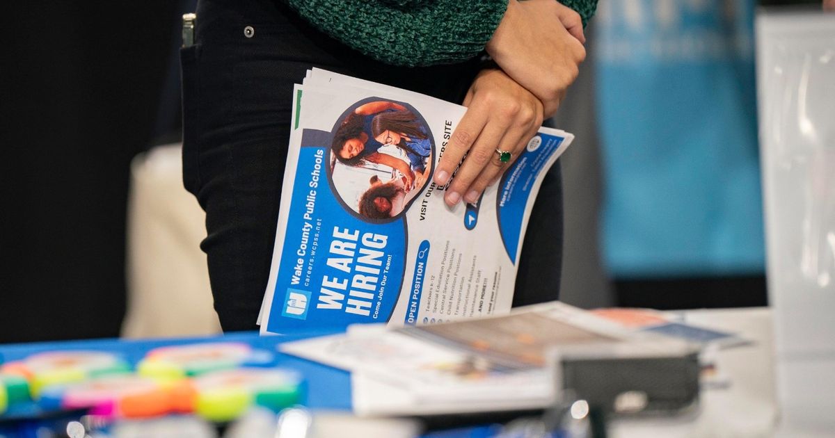 طلبات إعانة البطالة بأميركا تنخفض إلى 214 ألفاً في موسم العطلات