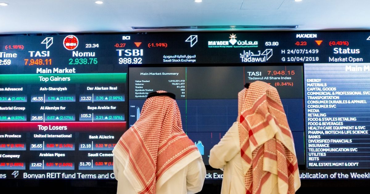السوق السعودية تنخفض في بداية الجلسة بضغط من "أرامكو" 