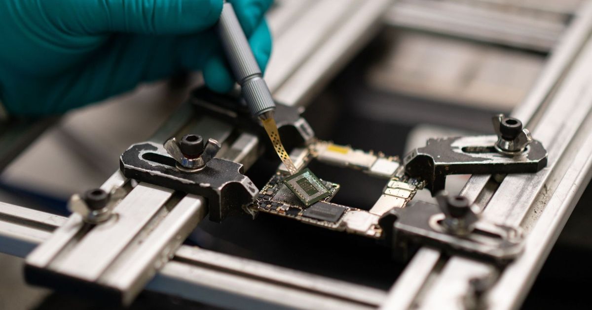 تقرير: "هواوي" و"SMIC" تتقدمان في تكنولوجيا تصنيع الرقائق رغم القيود الأميركية