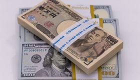 الين يرتفع 1% بفضل الطلب على الملاذ الآمن جراء رسوم ترمب
