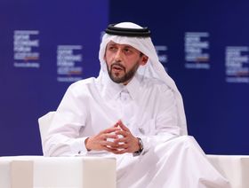 منصور إبراهيم المحمود، الرئيس التنفيذي لجهاز قطر للاستثمار، خلال جلسة نقاشية بمنتدى قطر الاقتصادي في الدوحة، قطر - الشرق/بلومبرغ