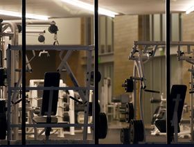 كثير من أعضاء نوادي اللياقة البدنية يخشون زيارتها خوفًا من انتقال العدوى - المصدر: بلومبرغ