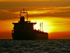 العقوبات ترفع تكاليف الشحن البحري على المسارات الرئيسية