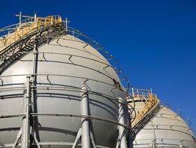 هل يوشك مشترو الغاز الطبيعي على التحكم في السوق؟