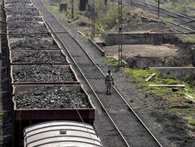 الصين تكافح لاحتواء ارتفاع أسعار الفحم مع تفاقم اعتمادها عليه