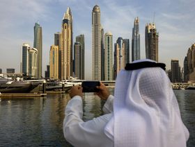 دول الخليج النفطية تطوي صفحة التحفيز المالي برفع سعر الفائدة